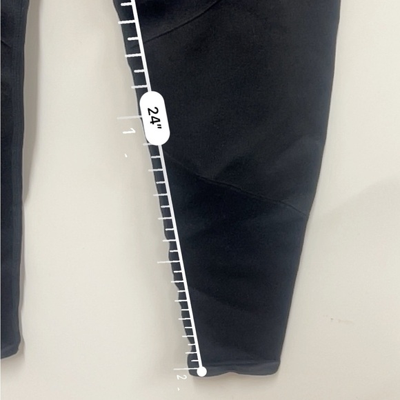 ThirdLove Flex compression leggings, black 24” inseam size medium - Picture 9 of 9